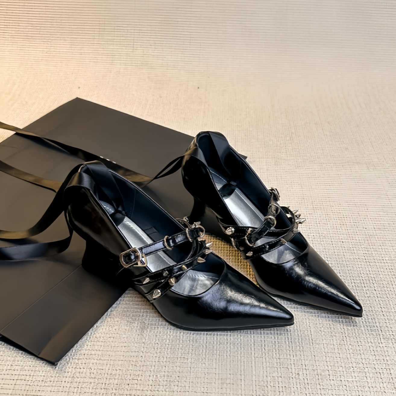 Women's Black Patent Leather P - Ribbon Tie Heel ulasan dan harga